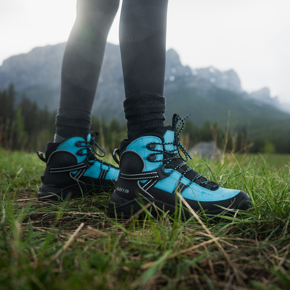 ELORA MID | Women’s Boot - Lifestyle || Powder Blue/Black